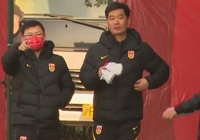 中国男足|名嘴爆料:李霄鹏将弃用现有归化国脚,球迷呼吁留下蒋光太!