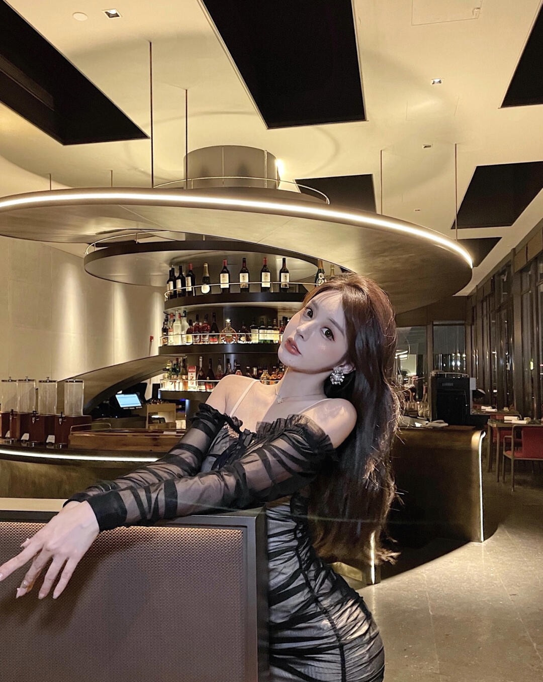 女人味十足 酒吧姐姐打卡照, 性感火辣成熟丰满女人味十足, 全场醒目担当