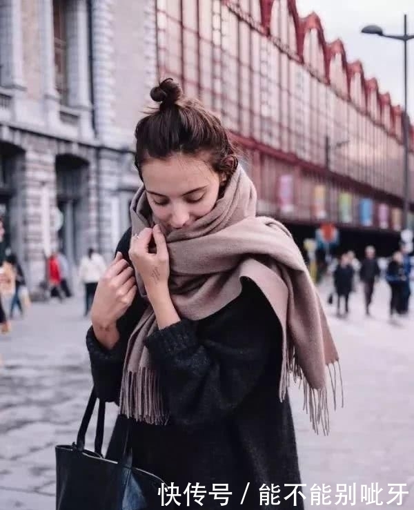 围巾搭配小心机,这个秋冬时髦和温暖全都有了