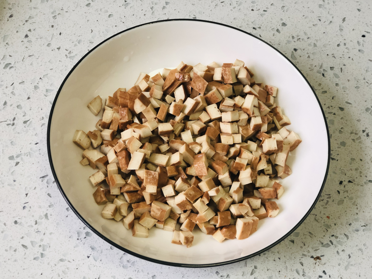 做炸酱面,豆瓣酱和甜面酱选哪个很多人做错,难怪炸酱吃着不香