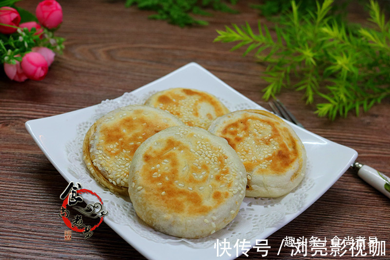 面团|半碗面粉加一勺酱,快速做一锅香喷喷的煎饼,好配方收起来