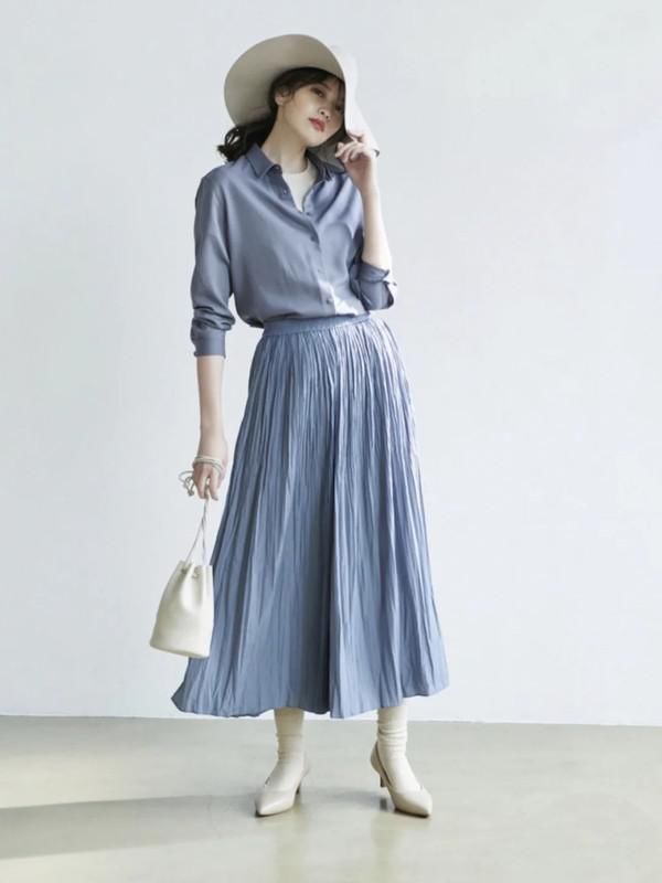 蓝色系才是早春流行色，时尚博主的“气质蓝”穿搭，令人眼前一亮