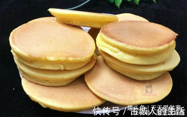 电饼铛|两个鸡蛋，一杯玉米粉，教你做香甜松软玉米饼，孩子们抢着吃
