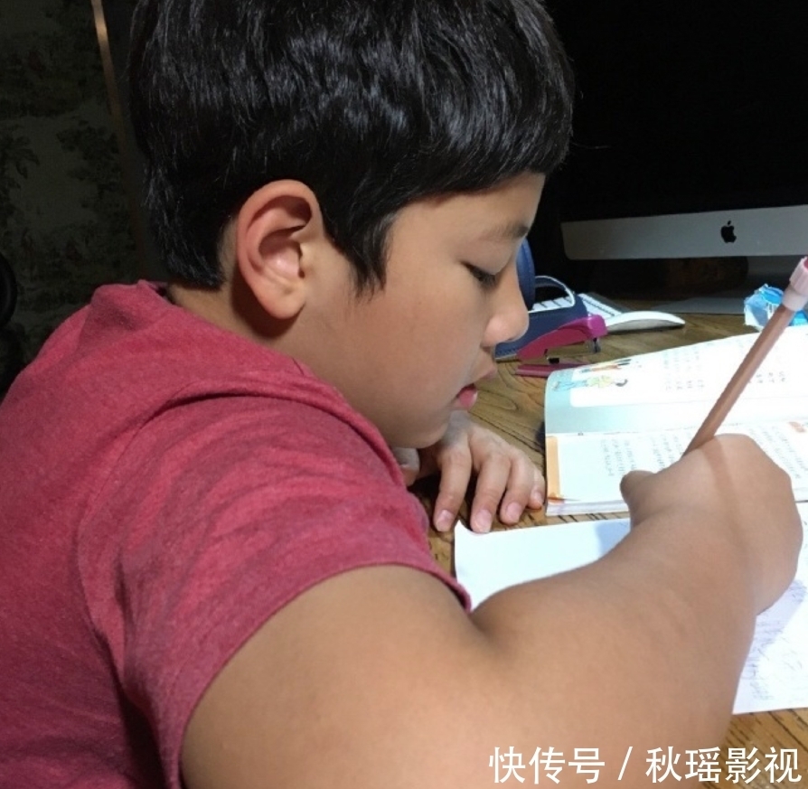 爸爸去哪儿 好久不见:还记得《爸爸去哪儿》的石头吗?如今比老爸郭涛还高…