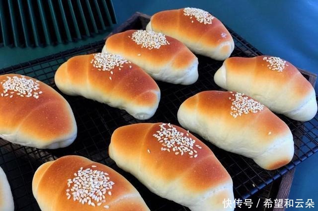 韧性|牛角夹心小面包就这样做,松软香甜,放两天也不硬,孩子超级爱吃