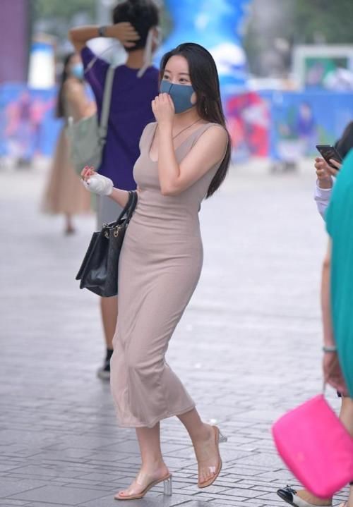 新手|学穿搭新手,建议首先从简单的衣服开始,简单省心还很修身