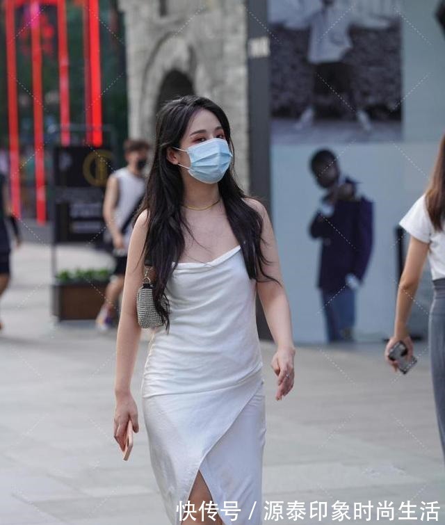 修身长裙 纯净的白色修身长裙,清爽典雅,凸显女神气质!