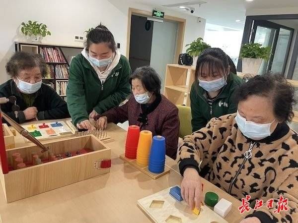 老年人|落地推广频碰壁 老年玩具好看不好干