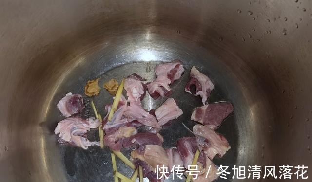 美味|入秋后,有钱没钱,多给家人做这汤吃,切块高压锅一炖,营养美味!