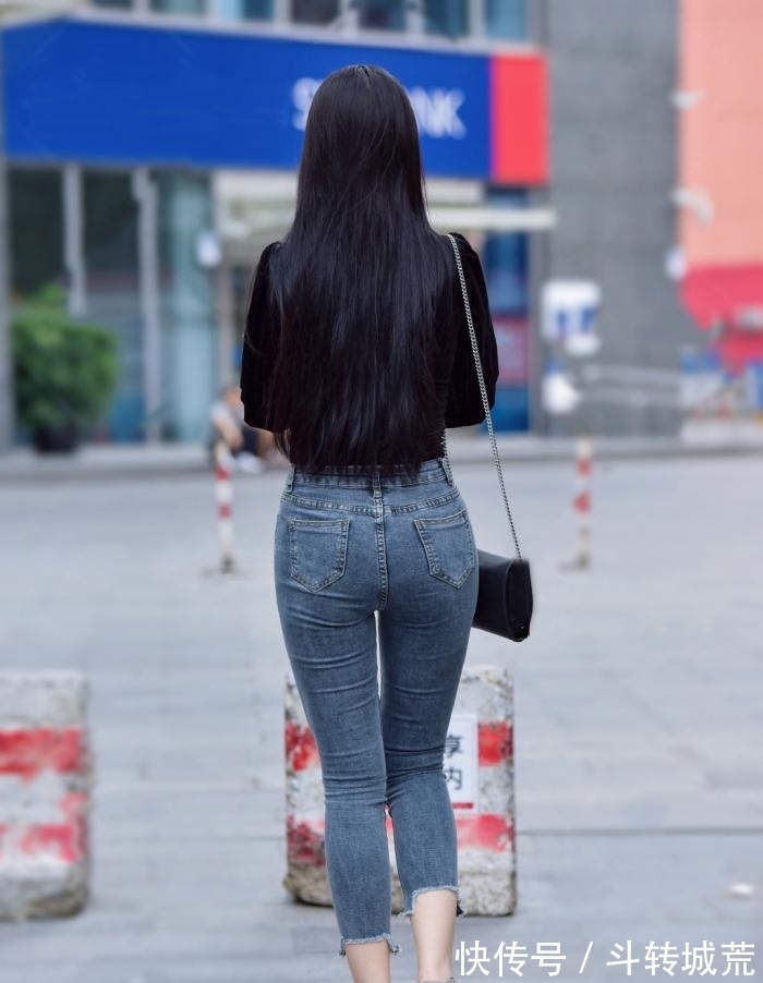 时尚女生 衣品好的时尚女生,穿牛仔裤也能美出新感觉,值得借鉴