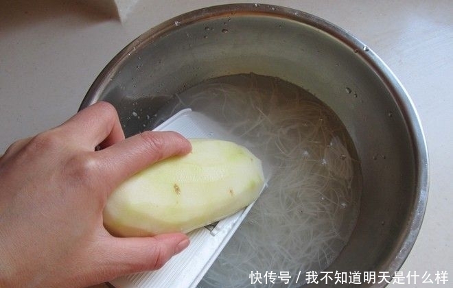 高颜值的年夜饭金丝绣球,食材简单做法讲究,外酥里嫩,香甜可口