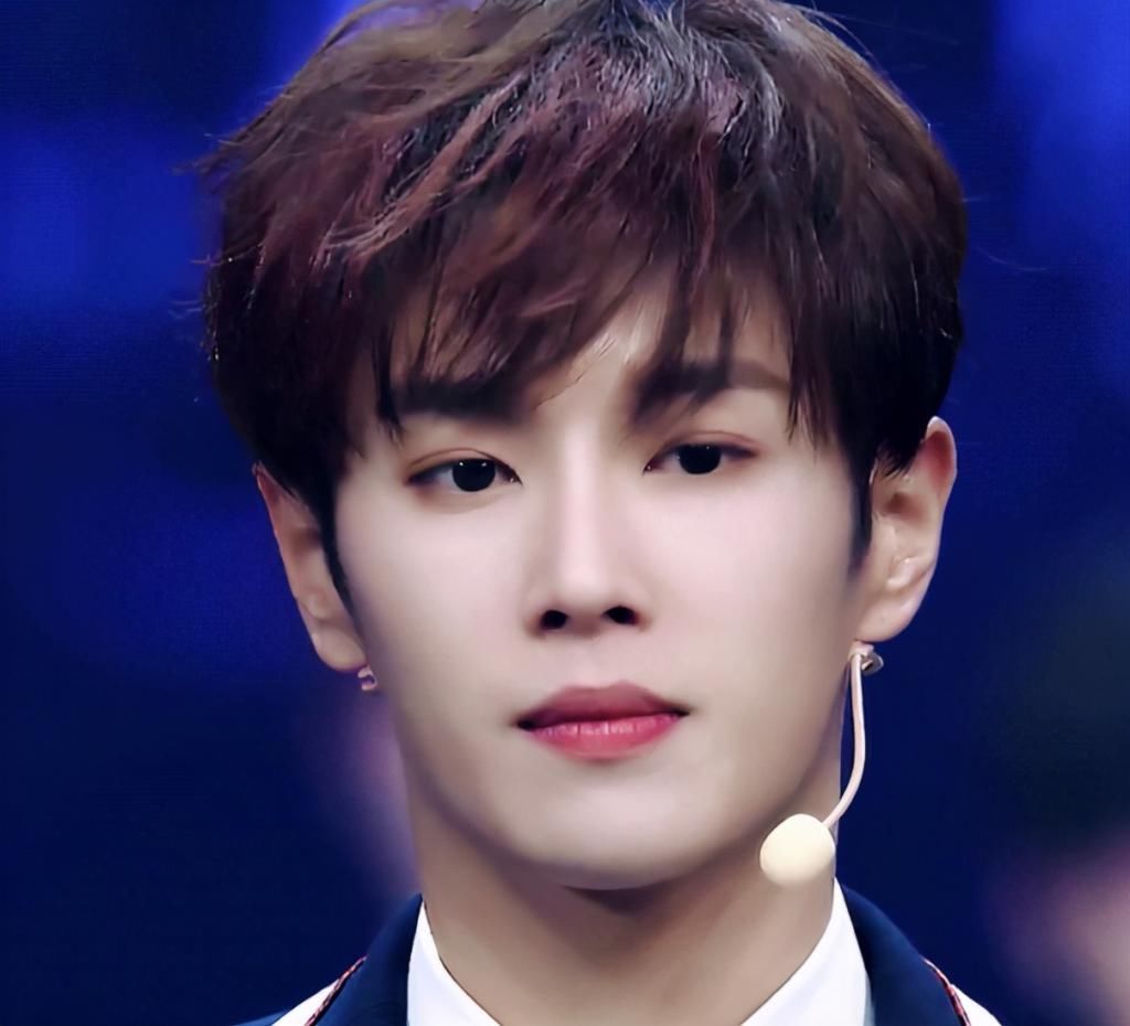 unine|李汶翰粉丝不满站位,c位癌还没消失?那为何他放下身段又去选秀