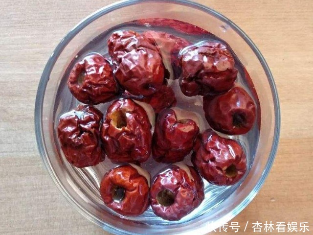 花生和大红枣一起煮,所带来的好处太多了,你不知道太可惜了