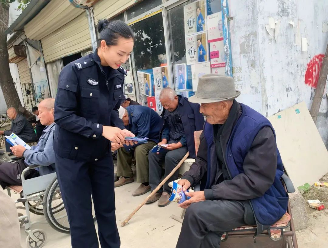 菏泽交警开展美丽乡村行交通安全宣传活动