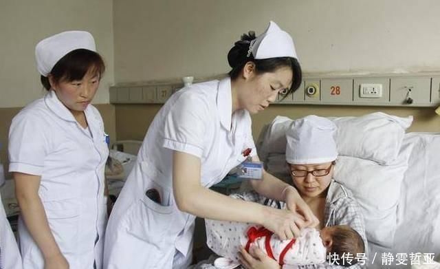 剖腹产|新生儿第一口,应该是先喝水,还是吃母乳?这一点对宝宝很关键!