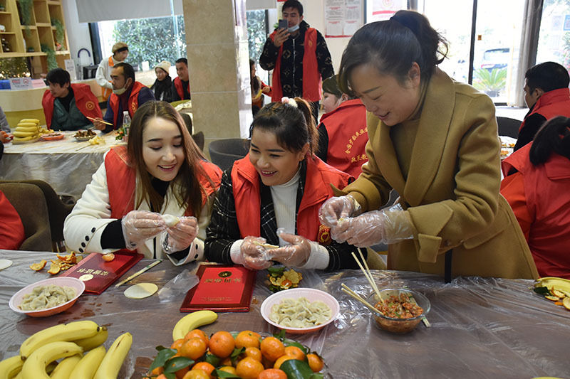 少数民族@武汉市武昌区紫阳路街：诵经典、包饺子 传承文化暖意融融过冬至