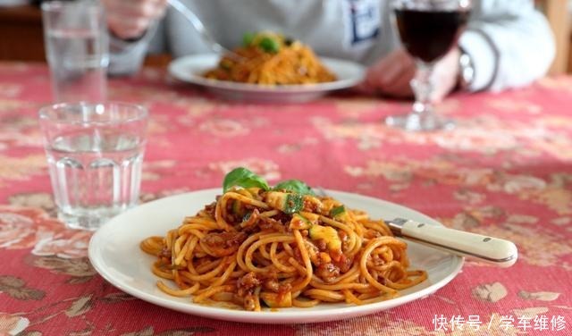 教你做正宗的番茄酱意大利面,掌握这几点,再不去西餐厅花冤枉钱
