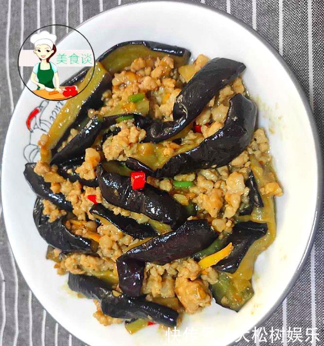 炒茄子时,切完别直接炒!多加1步骤,茄子香软不吸油,超级入味