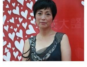 污垢|石榴姐，現身鄉村務農，墻上滿是煙灰污垢，身價過億生活仍節儉