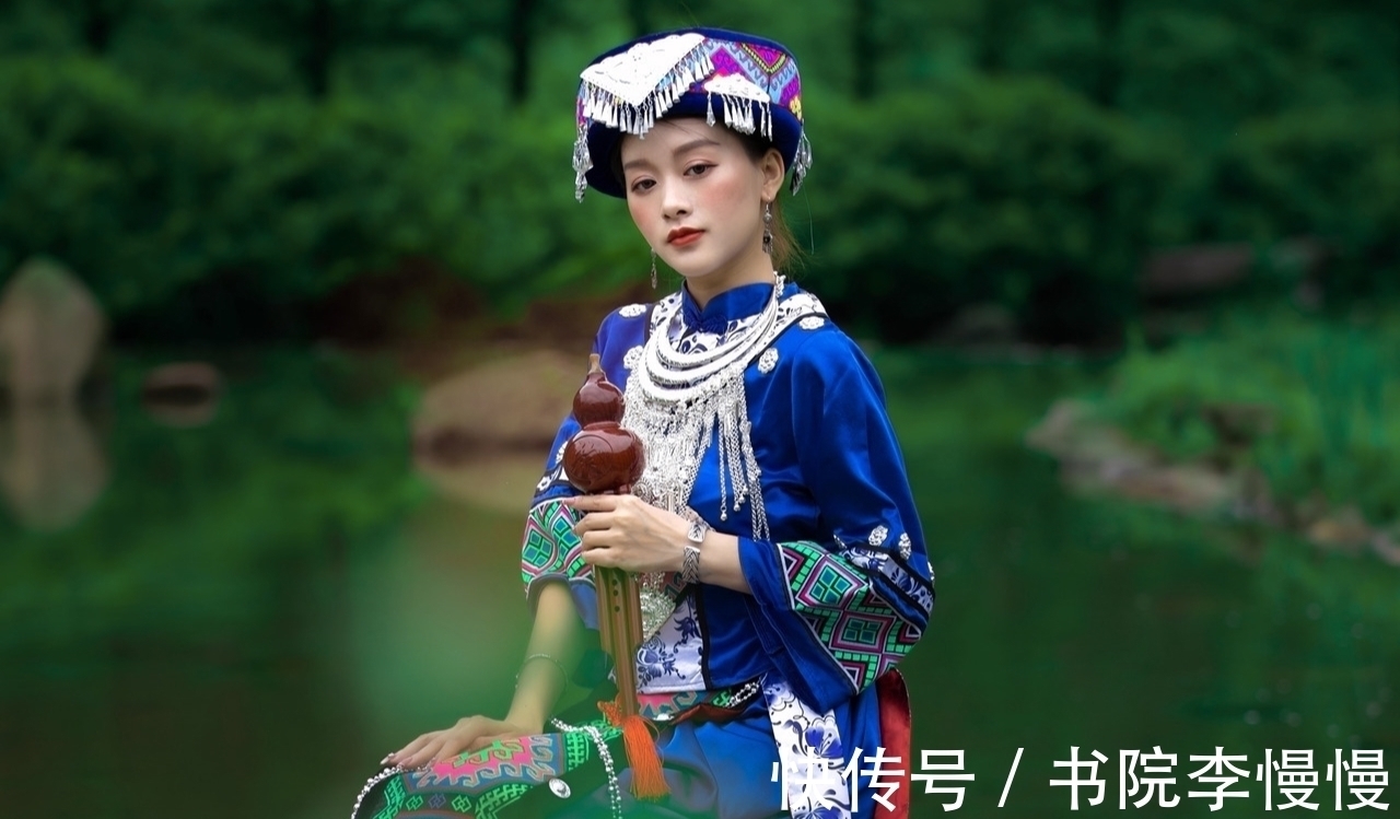 空中舞#诗·十首丨谁似西湖不染色,我心桑梓慕炊烟