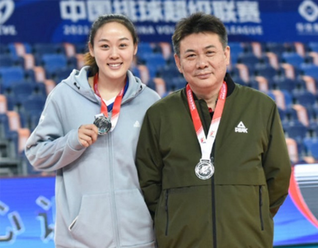 扣球|516次扣球,龚翔宇倒下,中国女排的加比出现?成功顶替张常宁