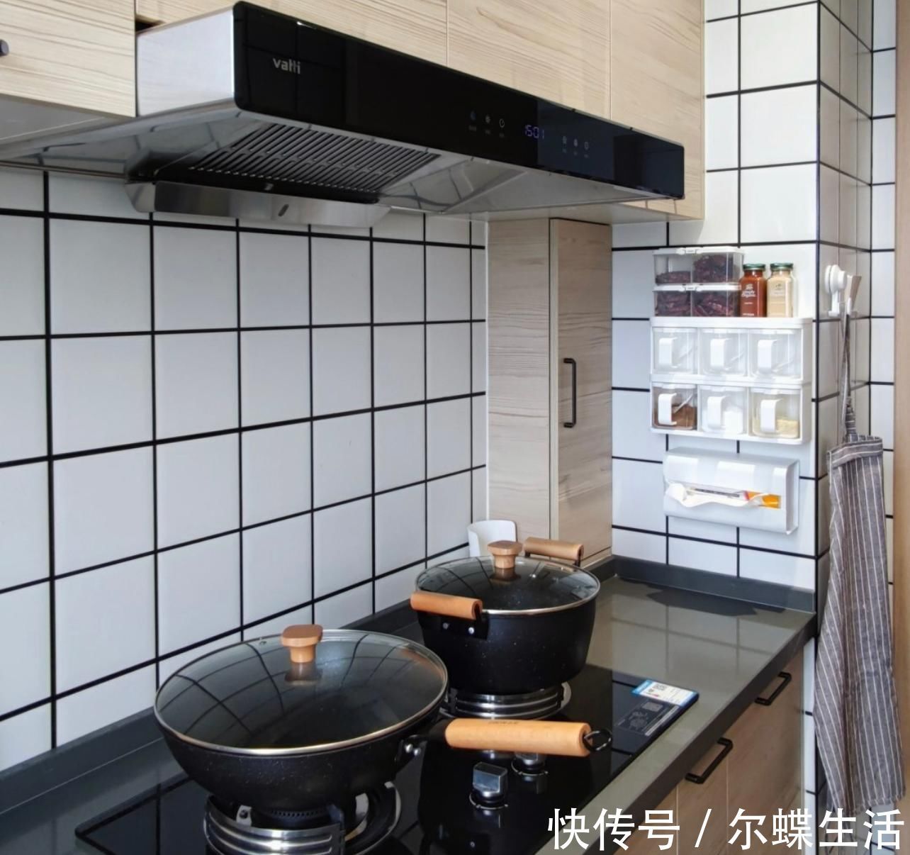 灶台|原来不懂,厨房瓶瓶罐罐堆灶台!其实早该这样弄,干干净净又高级