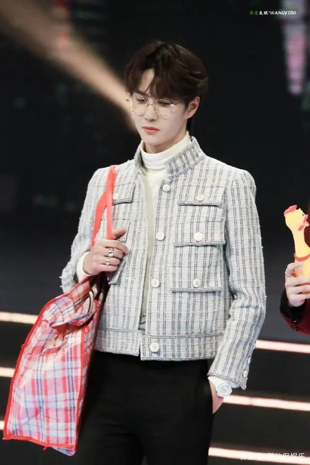 王一博连续三天营业，一场直播，一场舞台秀，一场盛典活动