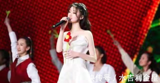 单依纯、伍珂玥两大美女冠军罕见同框,五方面比较,谁更厉害