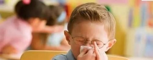 军军|5岁男孩每天一杯牛奶,1月后被送进医院,医生:胃里全是“纸”