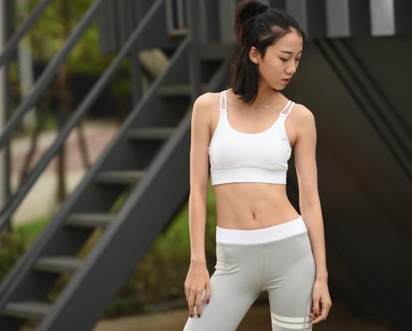 紧身|街拍性感紧身打底裤小姐姐,好看的曲线,个性又美丽!