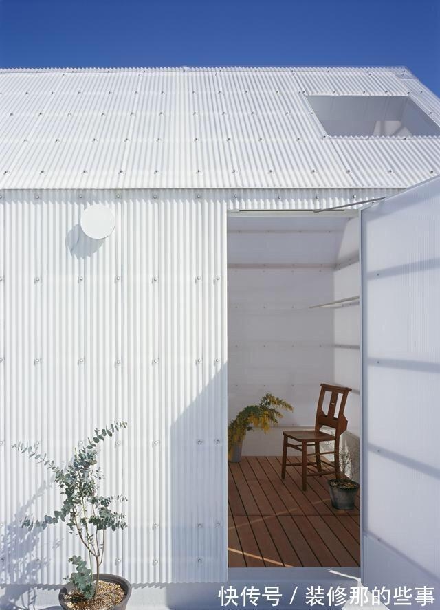 房屋|这个不到80平的小宅,只因为一个巧妙的构思,就变成了下沉式别墅