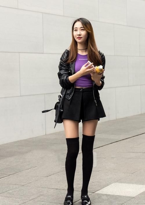 温文尔雅的气质美女,飘逸的金色长发,秀出迷人风范