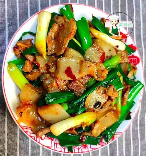 入冬后,最馋这道菜,比回锅肉还香,每回炒一盘,一锅米饭不够吃