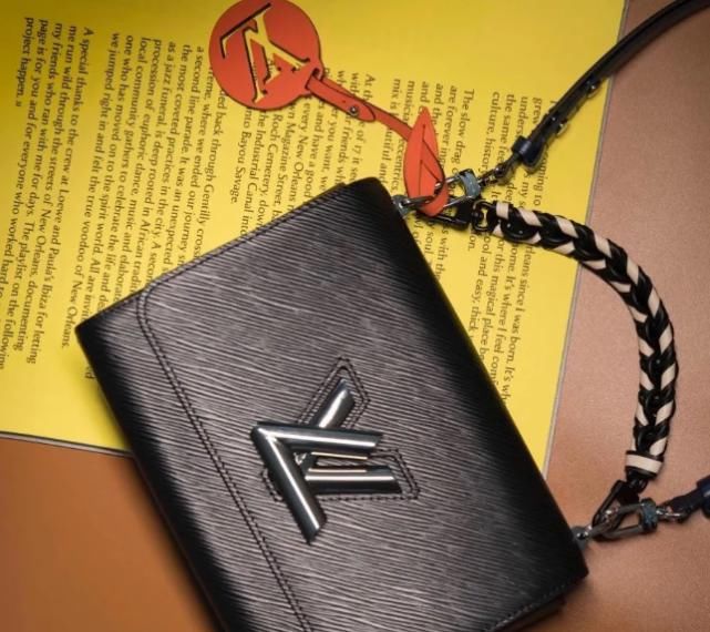 大牌包包锁扣奥秘多~你最爱哪个？