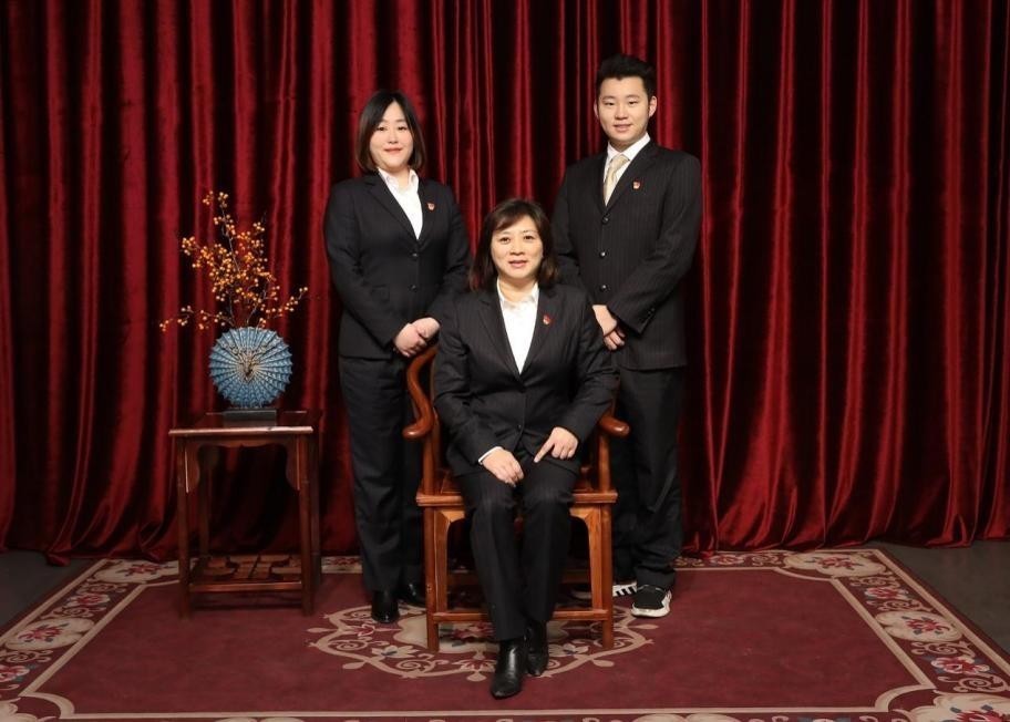 照相馆#南京路和你一起迎新年,百组家庭拍全家福,定格美好与团圆