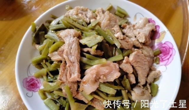 晒娘家晚餐，有肉有海鲜，青菜豆腐齐上桌，大人小孩吃得香！