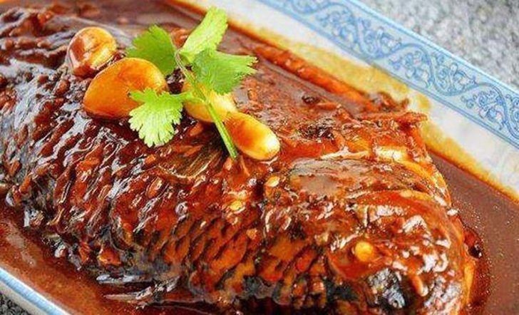 美食:红烧鱼头,家常红烧鱼,玉米青豆合炒虾仁,花蛤蒸蛋