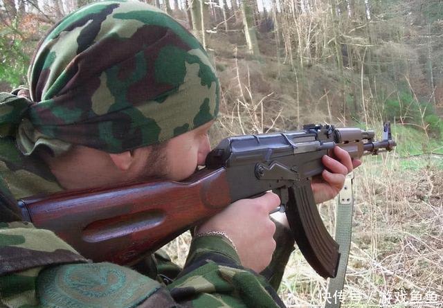 恐怖分子|AK47为什么被称为“坏蛋”枪?玩过这款游戏的就知道了