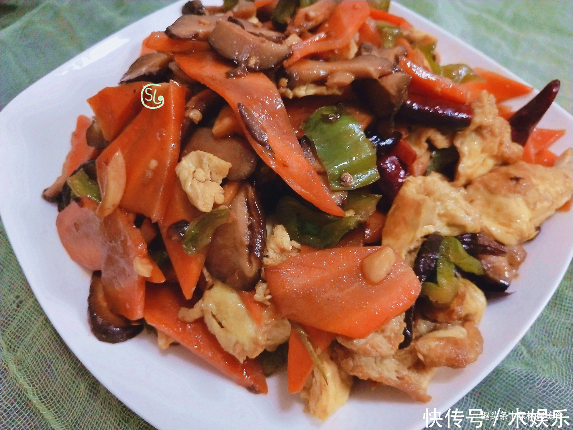 为什么饭店的炒香菇那么好吃原来做法很简单,一次做一盘不够吃