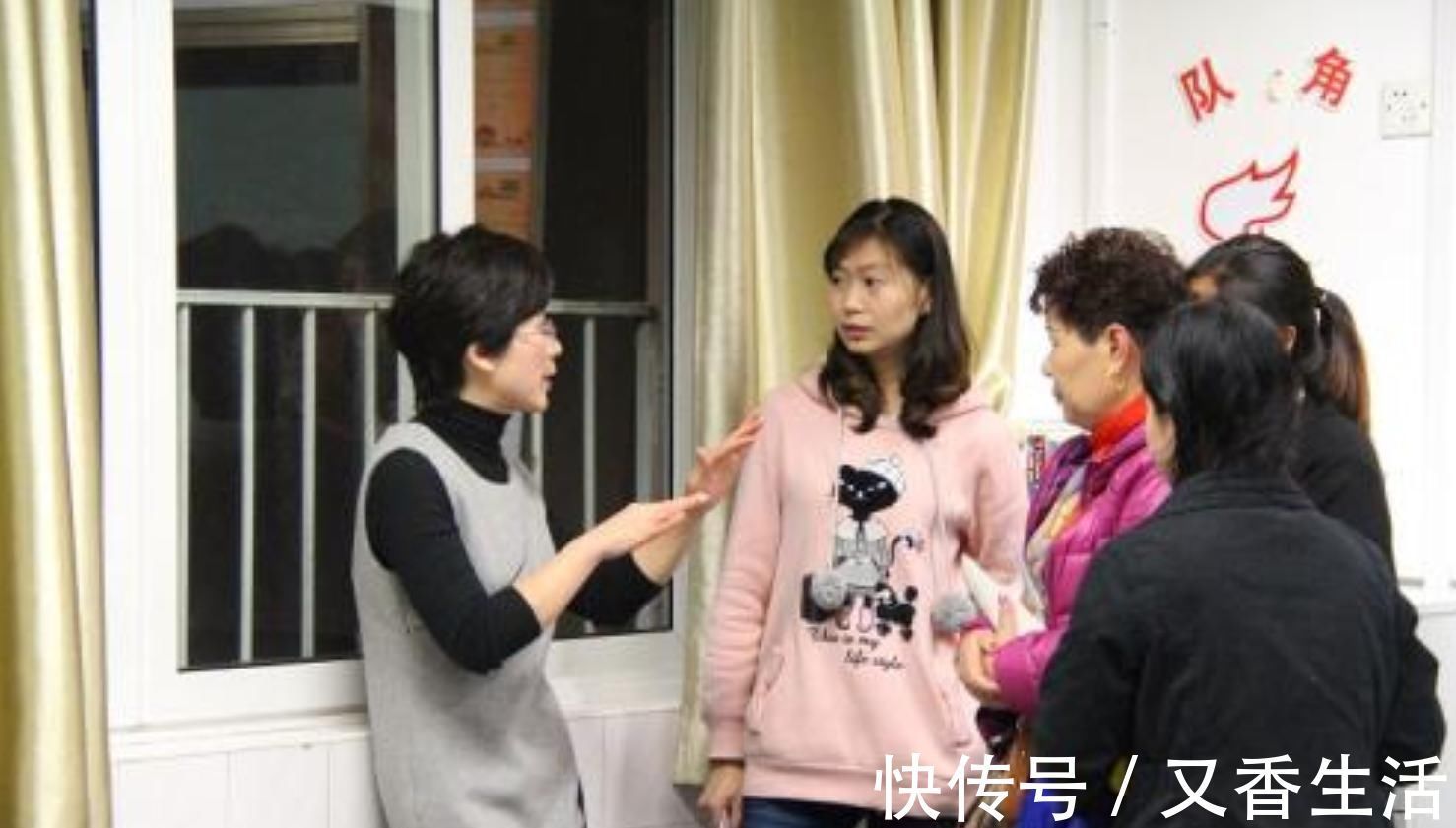 辫子|幼儿园老师给娃花式编辫子,妈妈看后却不领情:想让我女儿秃吗