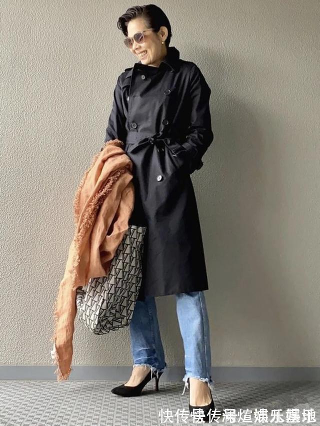 牛仔裤 身高153,年龄58岁又怎样?她靠利落穿搭圈粉无数,好会穿