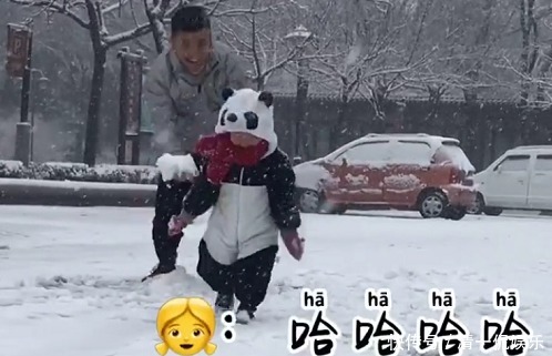 雪花|“最无情奶爸”带娃玩雪走红，奶奶提着30米大刀在赶来的路上