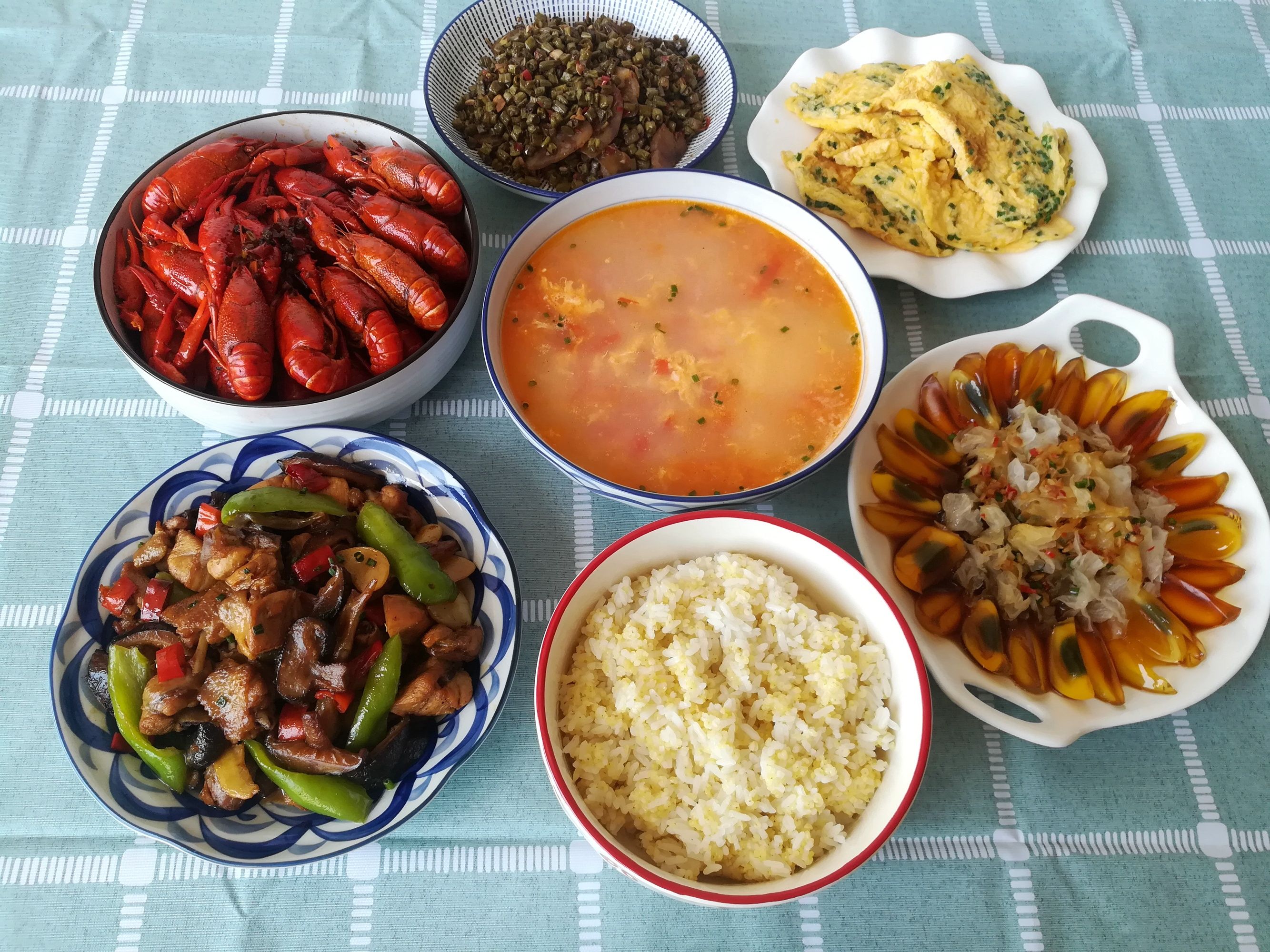 闺蜜一家四口来串门，做5菜1汤招待，不剩菜、不浪费，吃得舒服