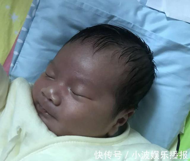 小宝宝|俩中国夫妻生出“非洲宝宝”,宝妈怀疑抱错了,医生亲生的没错