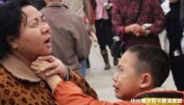 感恩之心|宝妈冒雨接孩子放学,被路人拍到这幕火了,网友哽咽为母则刚