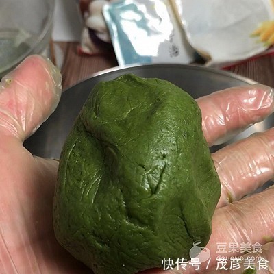 第三个抹茶味食谱，抹茶麻薯仙豆糕教程，自己制作来这么简单。