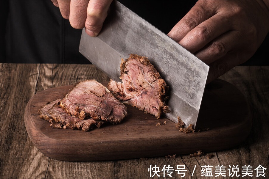 做酱牛肉，不要再焯水了，老师傅教你正确做法，酱香浓郁不柴不腥