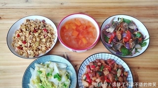 晚餐|朋友圈晒晚餐,2荤2素全光盘,婆婆看了连夜给我转账,心好累