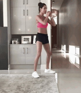 身材|小姐姐减少跑步频率,主要练习力量训练,苗条的身材变得更性感!