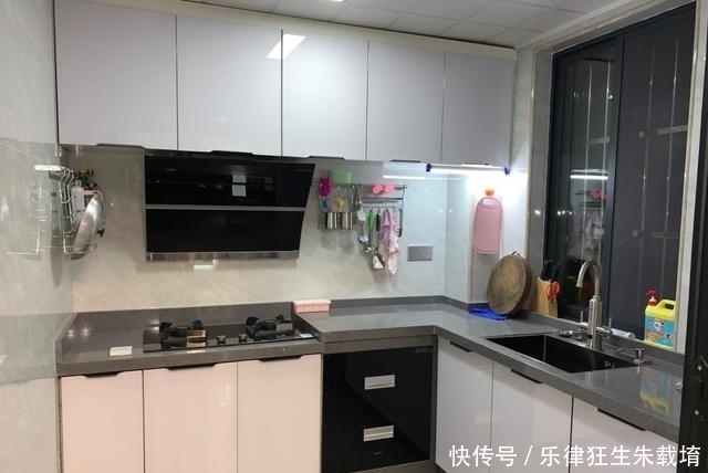 空间|128平新房，入户无玄关，设计特到位，半点空间不浪费，很实用